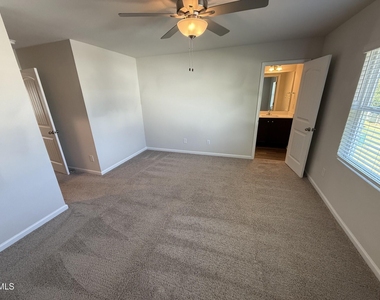 1066 Peony Lane - Photo Thumbnail 10