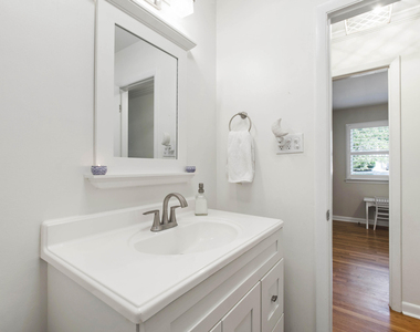 304 Latimer Road - Photo Thumbnail 10