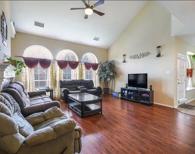 15504 Staked Plains Loop - Photo Thumbnail 4