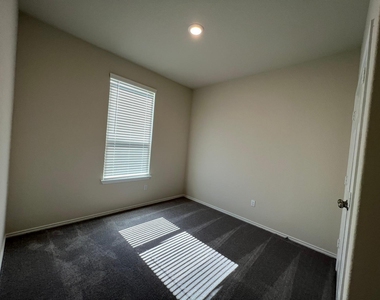 40 Pacific Loon St - Photo Thumbnail 11