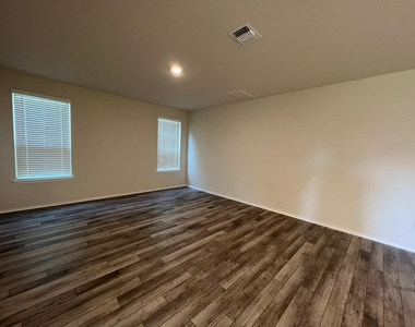 40 Pacific Loon St - Photo Thumbnail 5