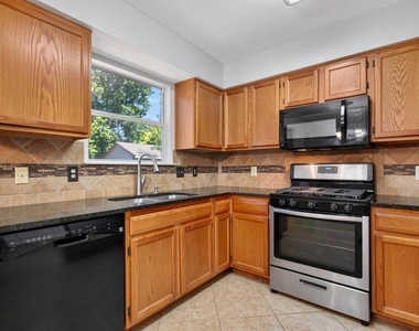 1410 Green Terrace Dr - Photo Thumbnail 7