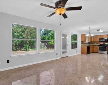 1410 Green Terrace Dr - Photo Thumbnail 10