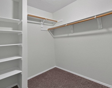 1410 Green Terrace Dr - Photo Thumbnail 15