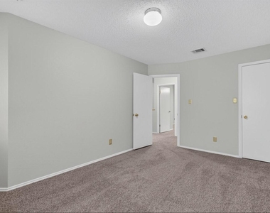 1410 Green Terrace Dr - Photo Thumbnail 17