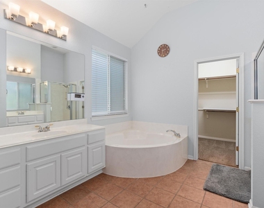 16004 Double Eagle Dr - Photo Thumbnail 19