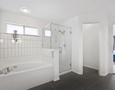 2302 Kristen Ln - Photo Thumbnail 14