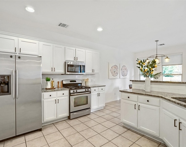 2302 Kristen Ln - Photo Thumbnail 8