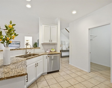 2302 Kristen Ln - Photo Thumbnail 10