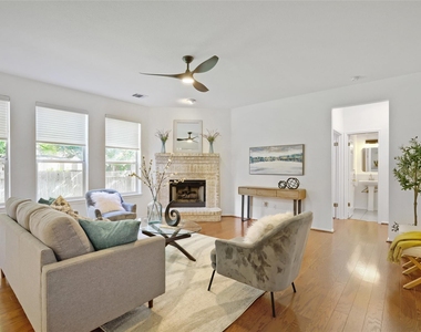 2302 Kristen Ln - Photo Thumbnail 2