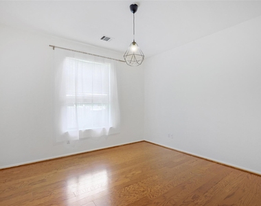 2302 Kristen Ln - Photo Thumbnail 15