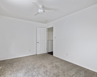 2302 Kristen Ln - Photo Thumbnail 19
