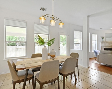 2302 Kristen Ln - Photo Thumbnail 5
