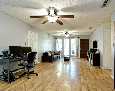 4911 Aberdeen Cir - Photo Thumbnail 6