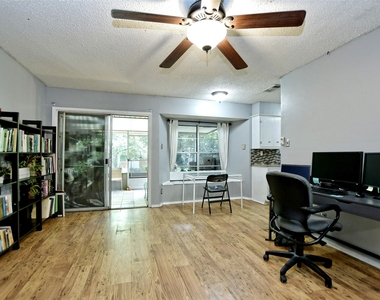 4911 Aberdeen Cir - Photo Thumbnail 3