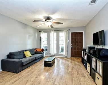 4911 Aberdeen Cir - Photo Thumbnail 4