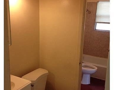 209 Schirra Pl - Photo Thumbnail 3