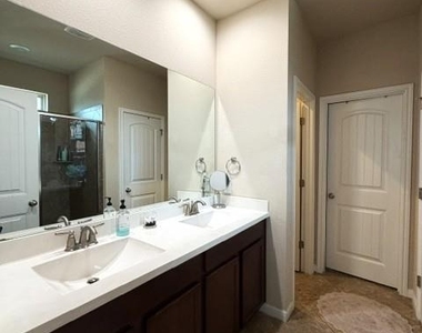 413 Anacua Loop - Photo Thumbnail 20