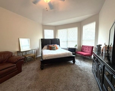 413 Anacua Loop - Photo Thumbnail 21