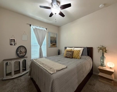 413 Anacua Loop - Photo Thumbnail 15