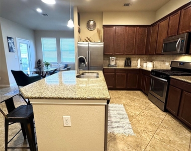 413 Anacua Loop - Photo Thumbnail 6
