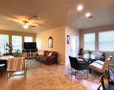 413 Anacua Loop - Photo Thumbnail 9
