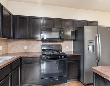 4606 Graceful Ln - Photo Thumbnail 2