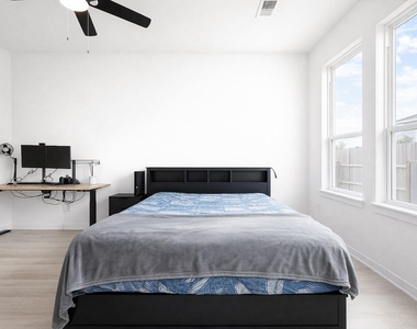 6401 Velvet Leaf Ln - Photo Thumbnail 3