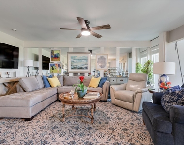239 Venture Blvd S - Photo Thumbnail 7