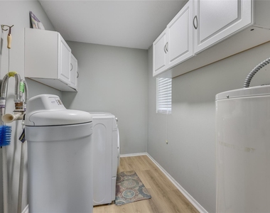 239 Venture Blvd S - Photo Thumbnail 20