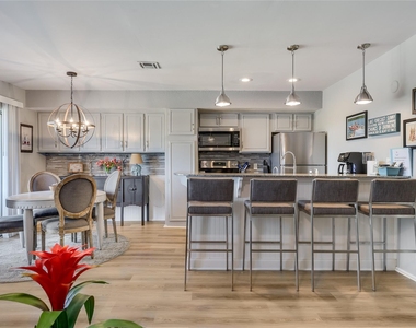 239 Venture Blvd S - Photo Thumbnail 15