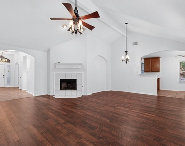 1402 Club Chase Dr - Photo Thumbnail 4