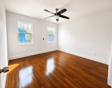 4611 Milburn Ln - Photo Thumbnail 9