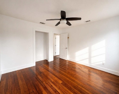 4611 Milburn Ln - Photo Thumbnail 10