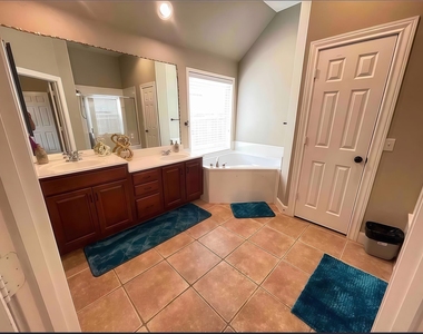 12616 Alberta Ridge Trl - Photo Thumbnail 17