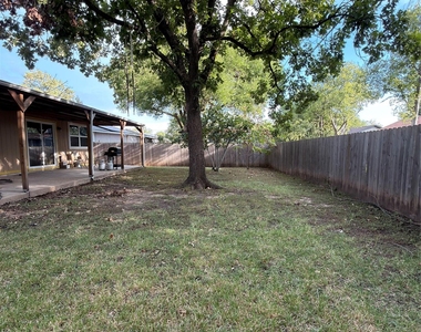 1907 Aberdeen Dr - Photo Thumbnail 1