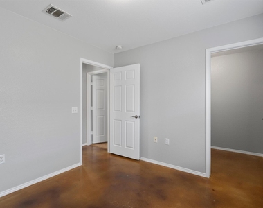 9009 Southwick Dr - Photo Thumbnail 22