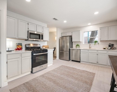 7611 Navarro Pl - Photo Thumbnail 1