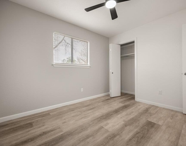 7611 Navarro Pl - Photo Thumbnail 12