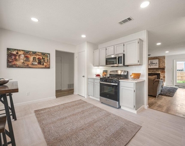 7611 Navarro Pl - Photo Thumbnail 4