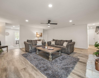7611 Navarro Pl - Photo Thumbnail 6