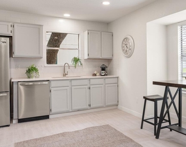 7611 Navarro Pl - Photo Thumbnail 3