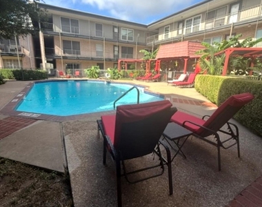 2425 Ashdale Dr - Photo Thumbnail 1
