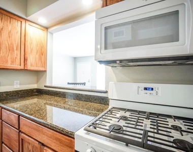 2425 Ashdale Dr - Photo Thumbnail 7
