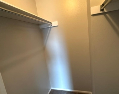 2425 Ashdale Dr - Photo Thumbnail 11
