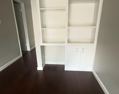 2425 Ashdale Dr - Photo Thumbnail 5