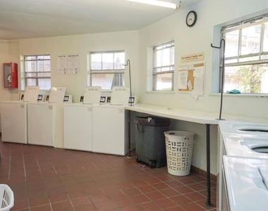 2425 Ashdale Dr - Photo Thumbnail 13