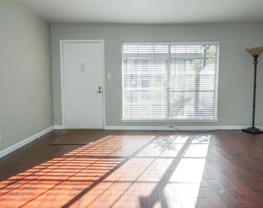 2425 Ashdale Dr - Photo Thumbnail 3