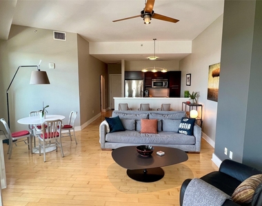 603 Davis St - Photo Thumbnail 6