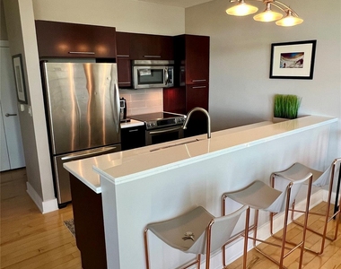 603 Davis St - Photo Thumbnail 7
